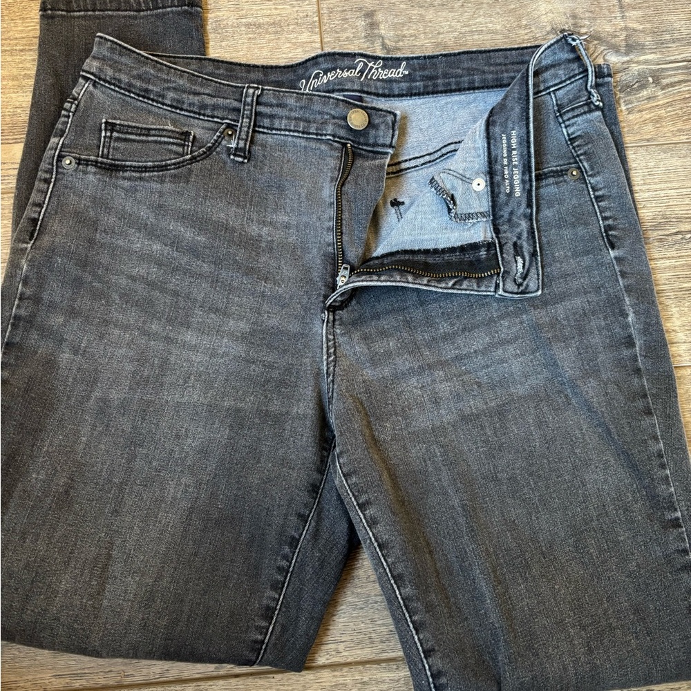 Universal Thread Women’s High Rise Jegging